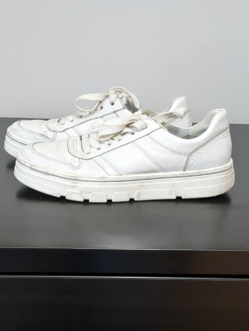 Ara Women's White Leather Low-Top Sneakers